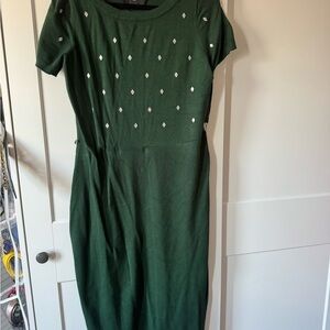 Green Short-Sleeve Midi Dress with embroidery  Detail